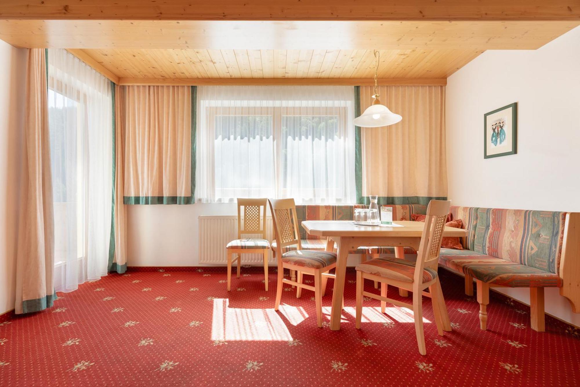 Hotel Pinzger 턱스 외부 사진
