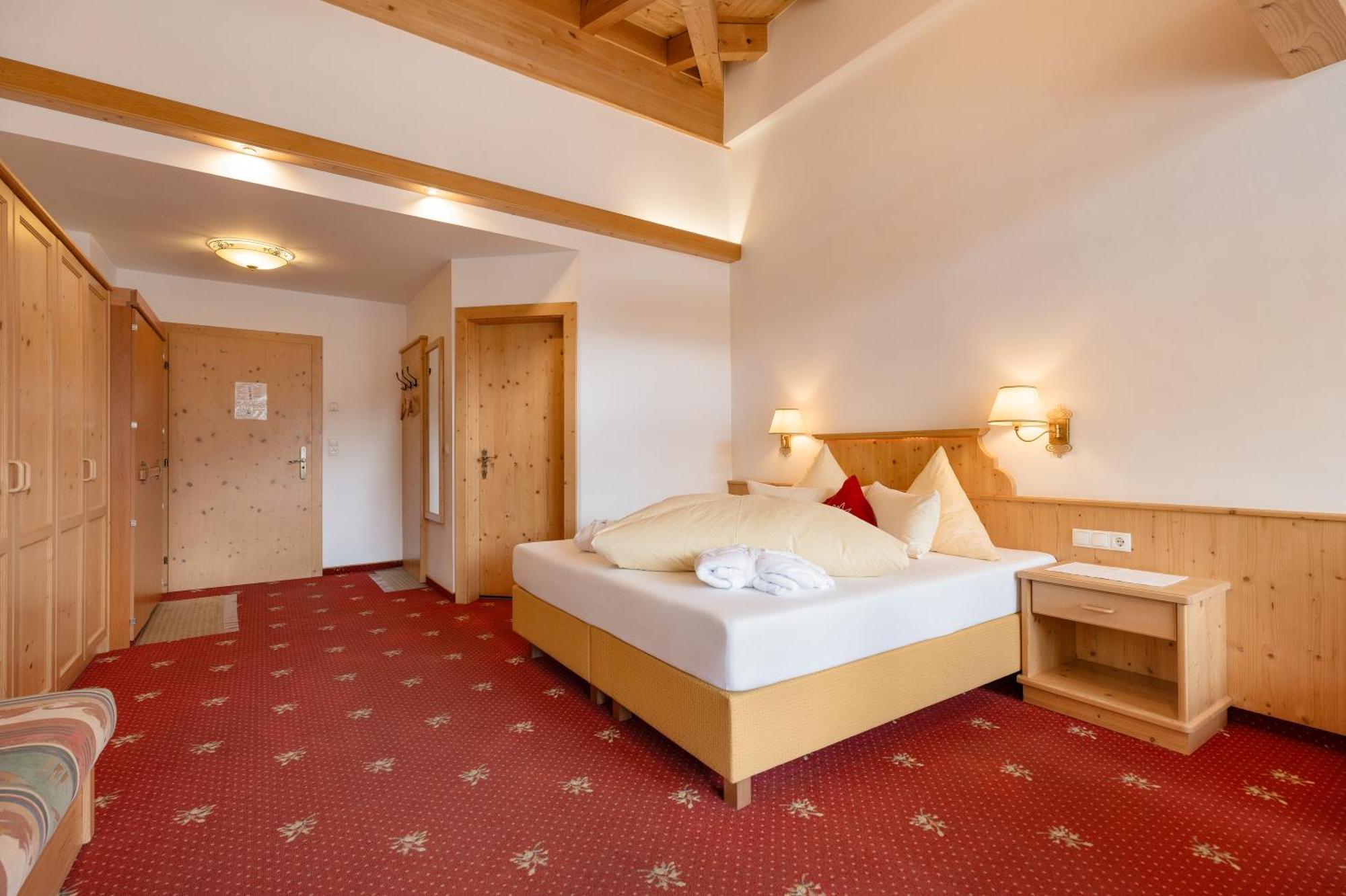 Hotel Pinzger 턱스 외부 사진
