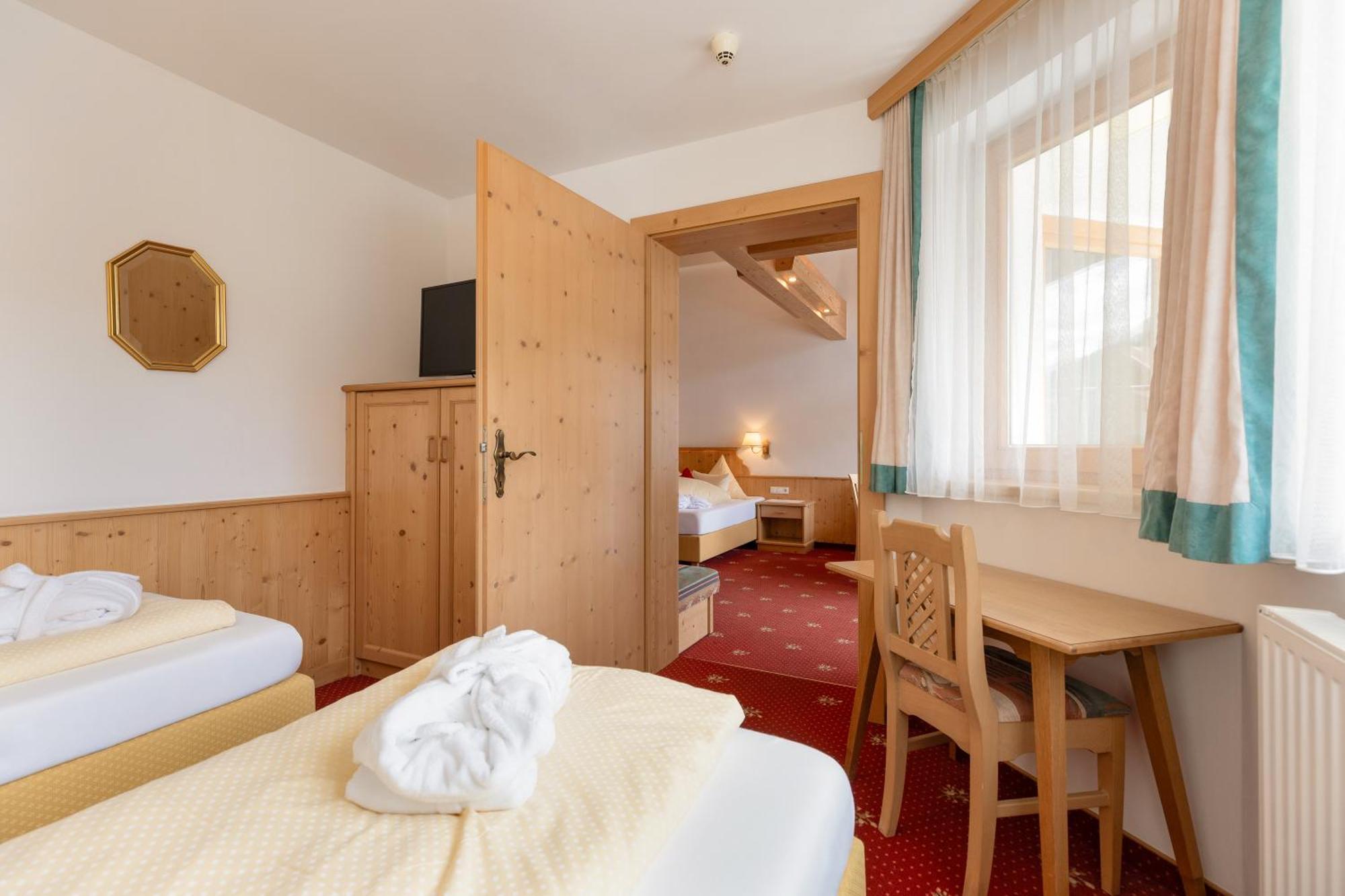 Hotel Pinzger 턱스 외부 사진