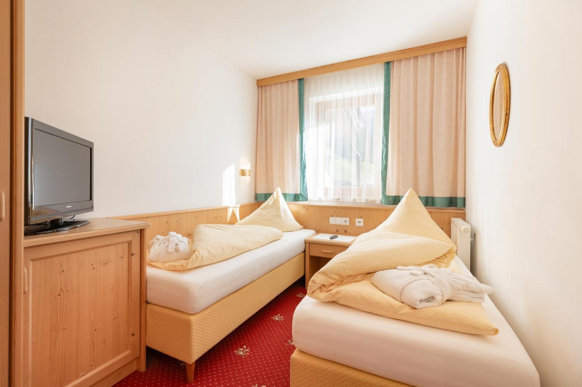 Hotel Pinzger 턱스 외부 사진