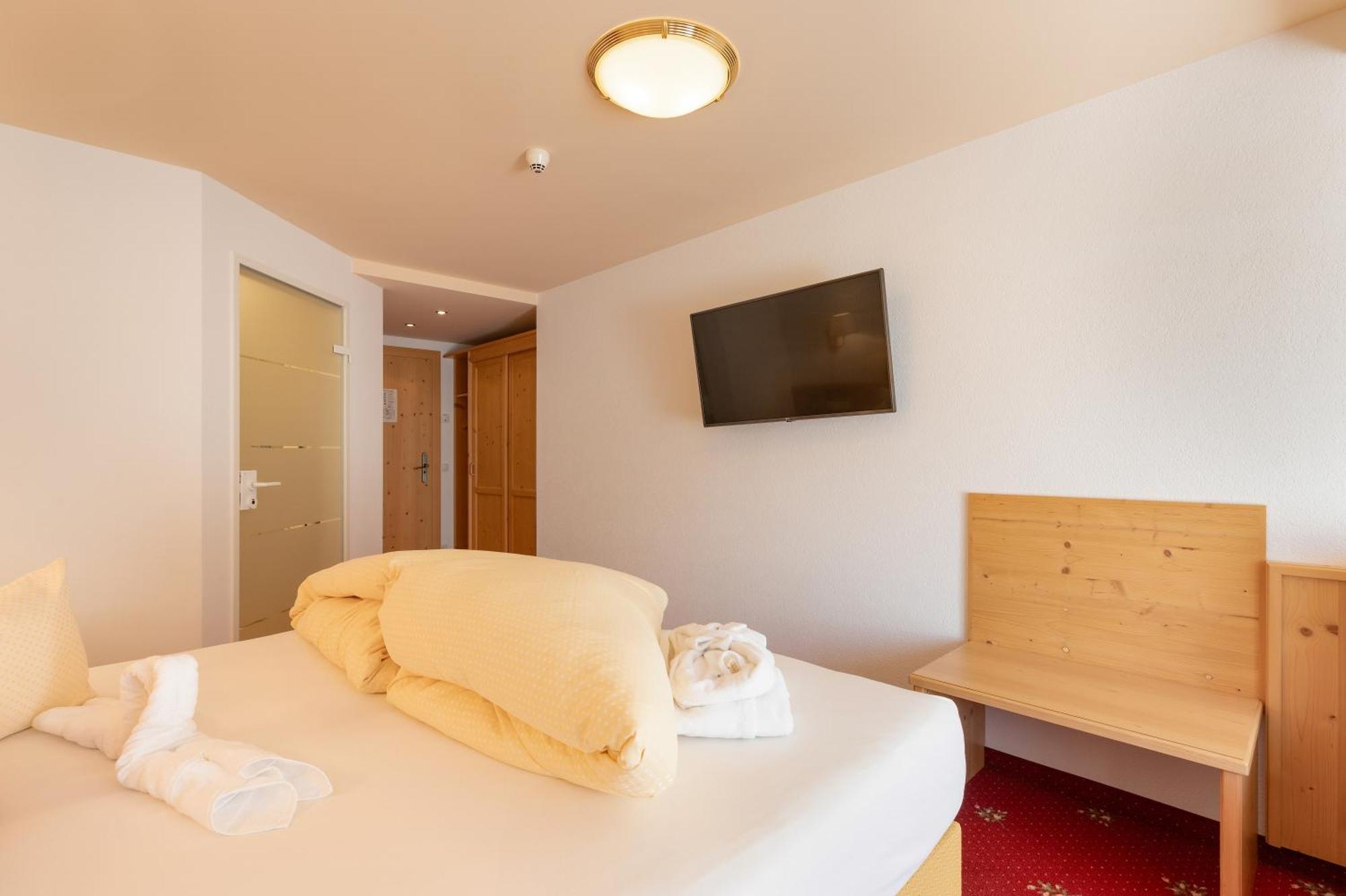 Hotel Pinzger 턱스 외부 사진